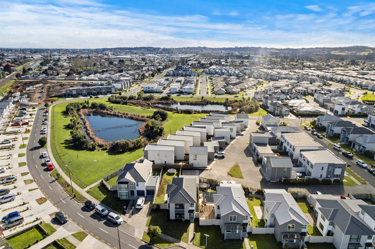 26 Soaring Bird Drive, Takanini, Auckland - Carousel 31