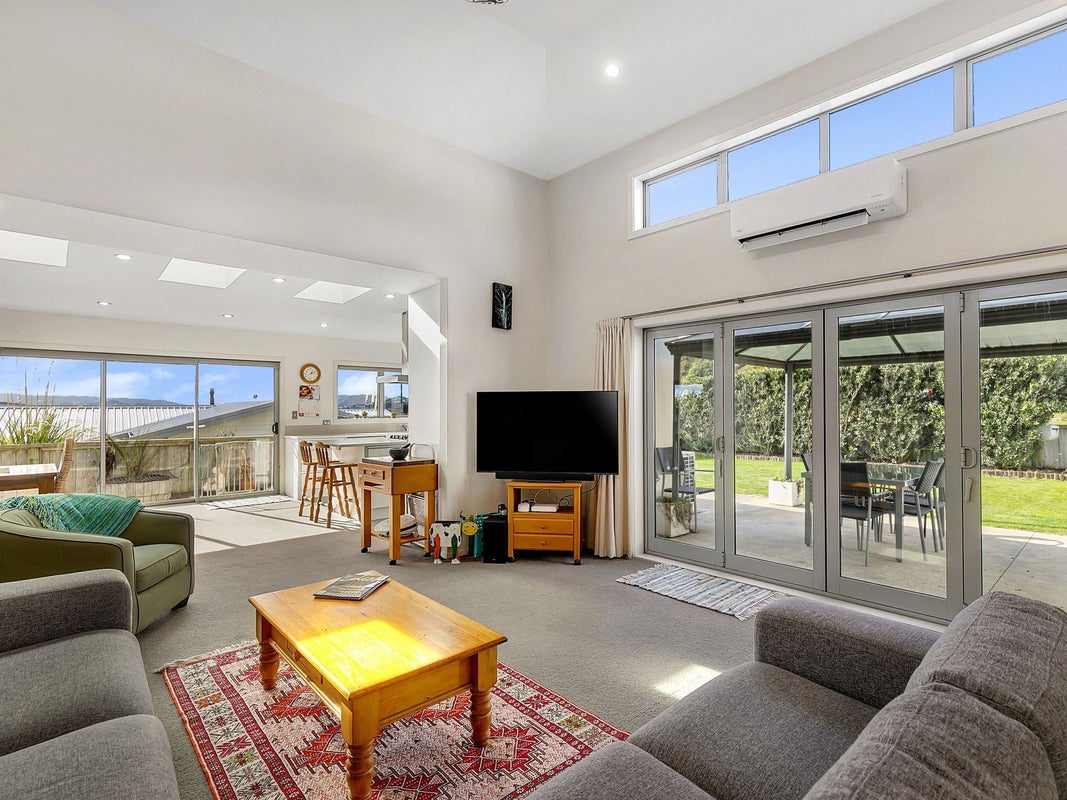 2 Wangapeka Way, Aotea, Porirua - Carousel 1
