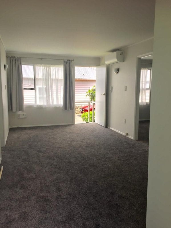 8/29 Fairview Road, Mount Eden, Auckland - Carousel 2
