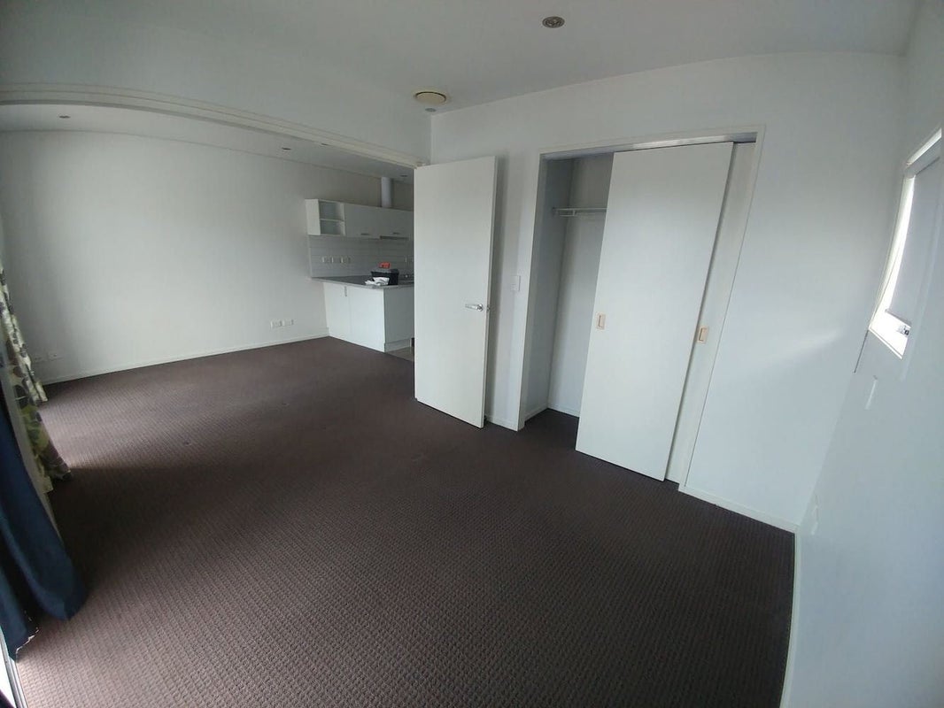 4D/60 Masons Road, Oteha, Auckland - Carousel 2