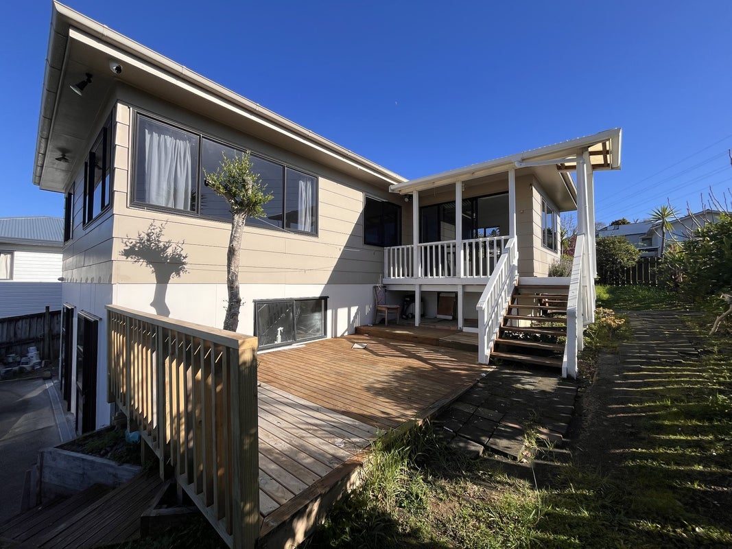 1 Loughanure Place, Massey, Auckland - Carousel 1