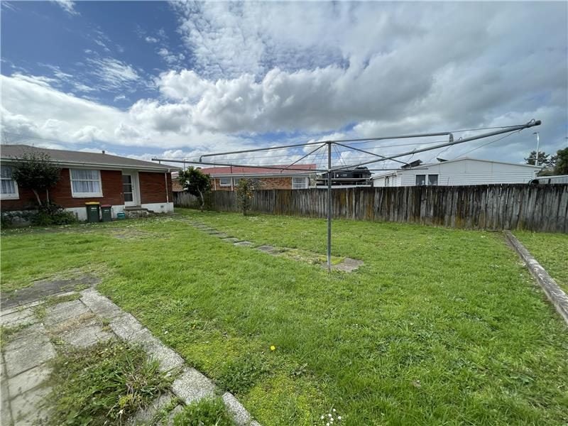 58 Lewis Street, Glenview, Hamilton - Carousel 12