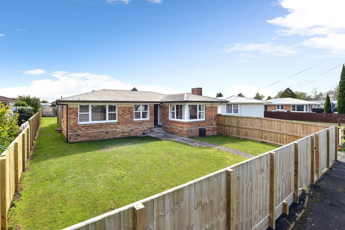 32 Northolt Road, Fairview Downs, Hamilton - Carousel 2