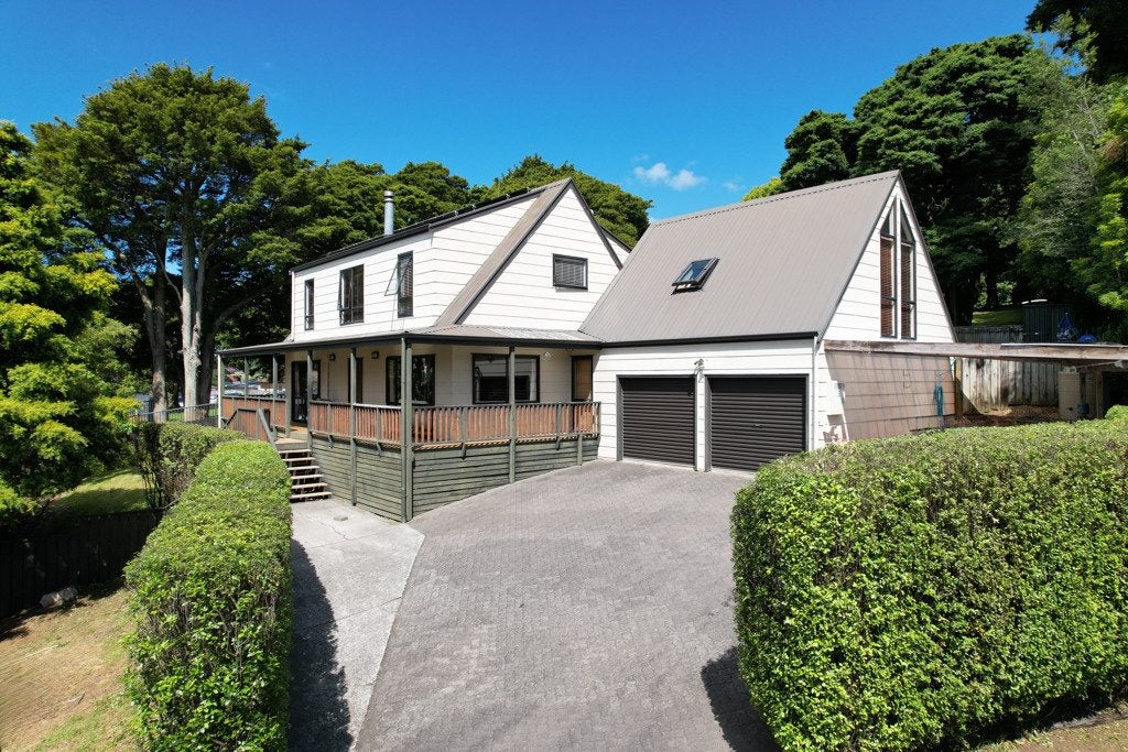 17 Mahoe Glade, Patumahoe, Pukekohe - Carousel 1
