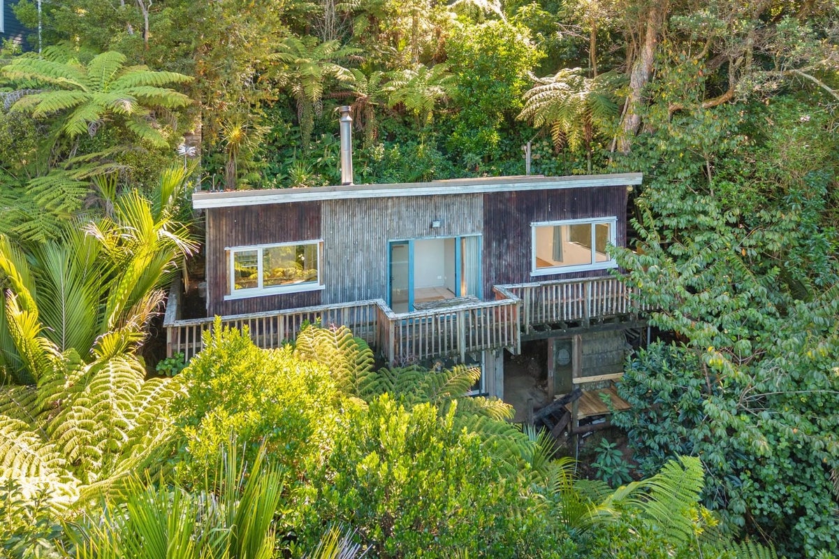 45 Takahe Road, Titirangi, Auckland - Carousel 2