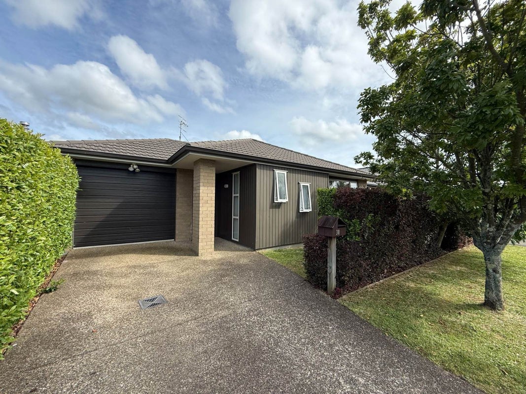 38 Landing Drive, Pyes Pa, Tauranga - Carousel 1