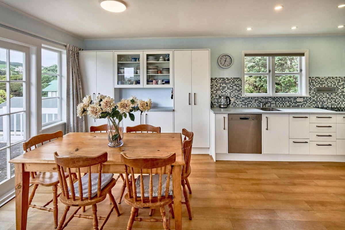 31 Rawhiti Road, Pukerua Bay, Porirua - Carousel 1