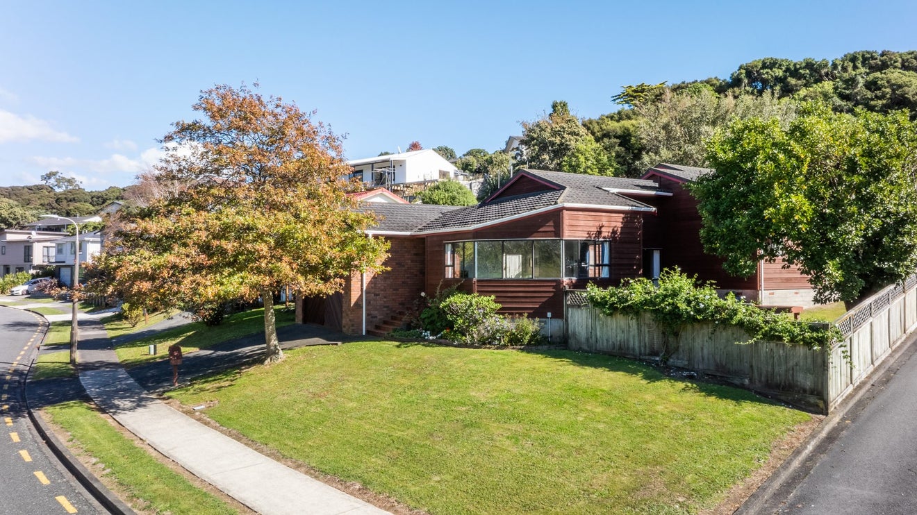 36 Albatross Close, Whitby, Porirua - Carousel 1