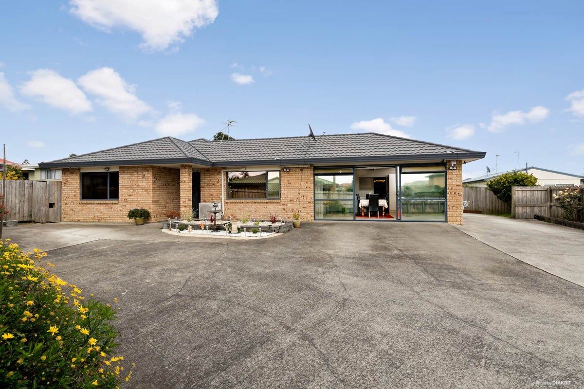 42 Enuamanu Road, Favona, Auckland - Carousel 1