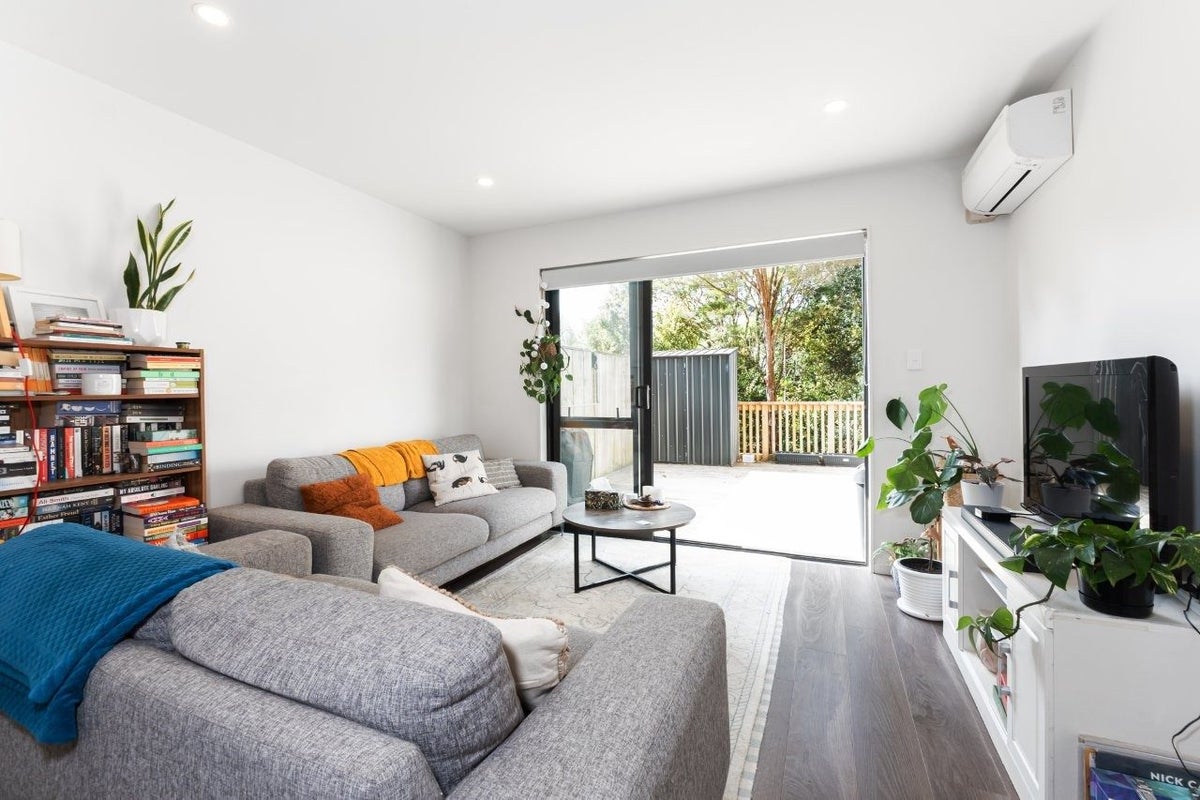 53 Morihana Close, Glen Eden, Auckland - Carousel 2