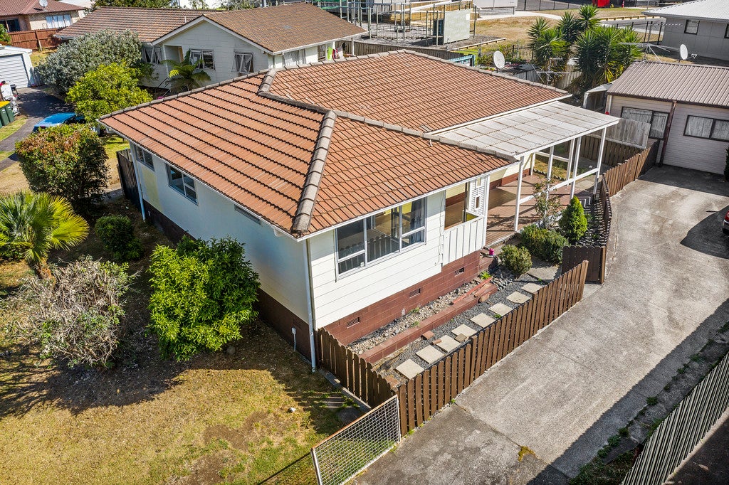 6 Leilani Place, Red Hill, Papakura - Carousel 1