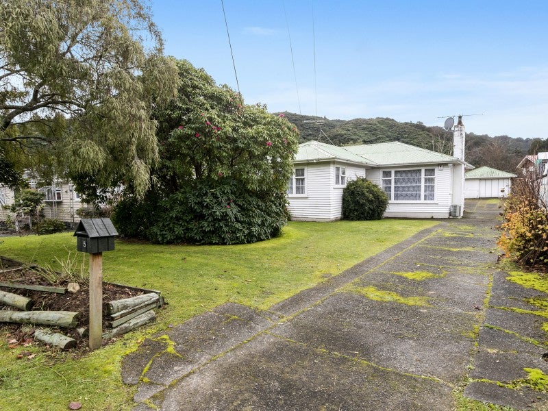 95 Hine Road, Wainuiomata, Lower Hutt - Carousel 20