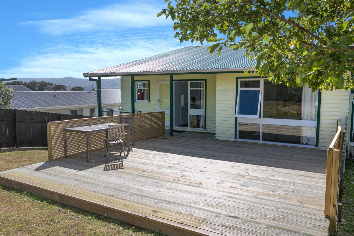 53 Beaumaris Crescent, Ascot Park, Porirua - Carousel 1