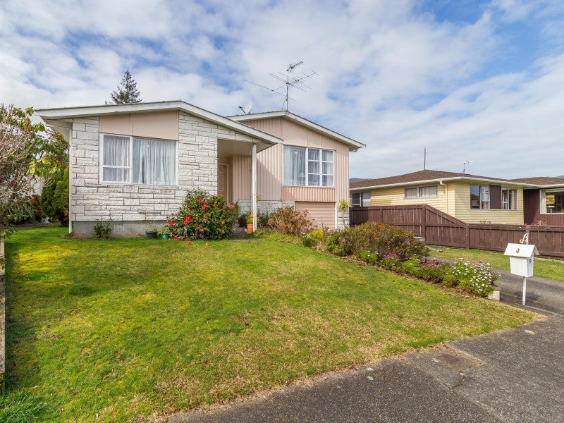 9 Brightwater Crescent, Totara Park, Upper Hutt - Carousel 2