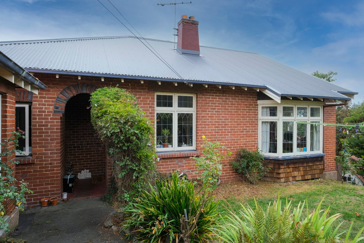 24 Tweed Street, Roslyn, Dunedin - Carousel 1