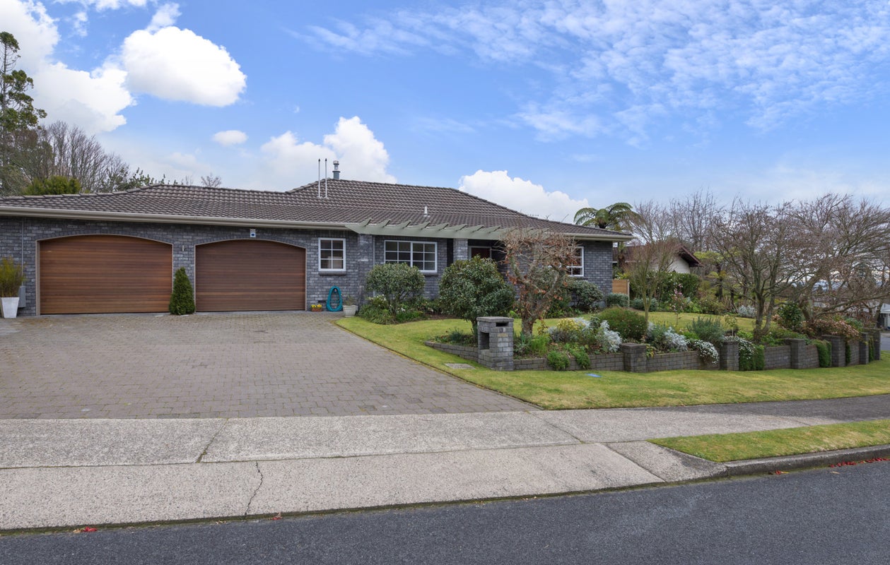 17 Wychwood Crescent, Springfield, Rotorua - Carousel 2