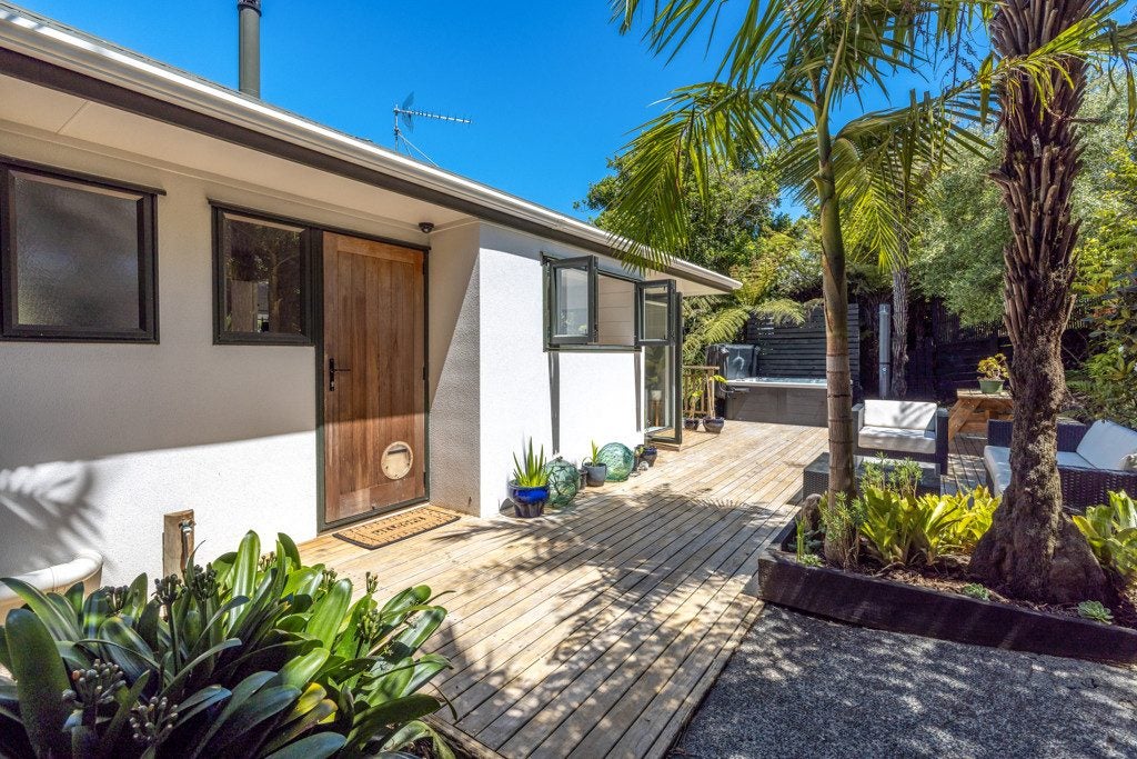 13 Giles Road, Ostend, Waiheke Island - Carousel 2