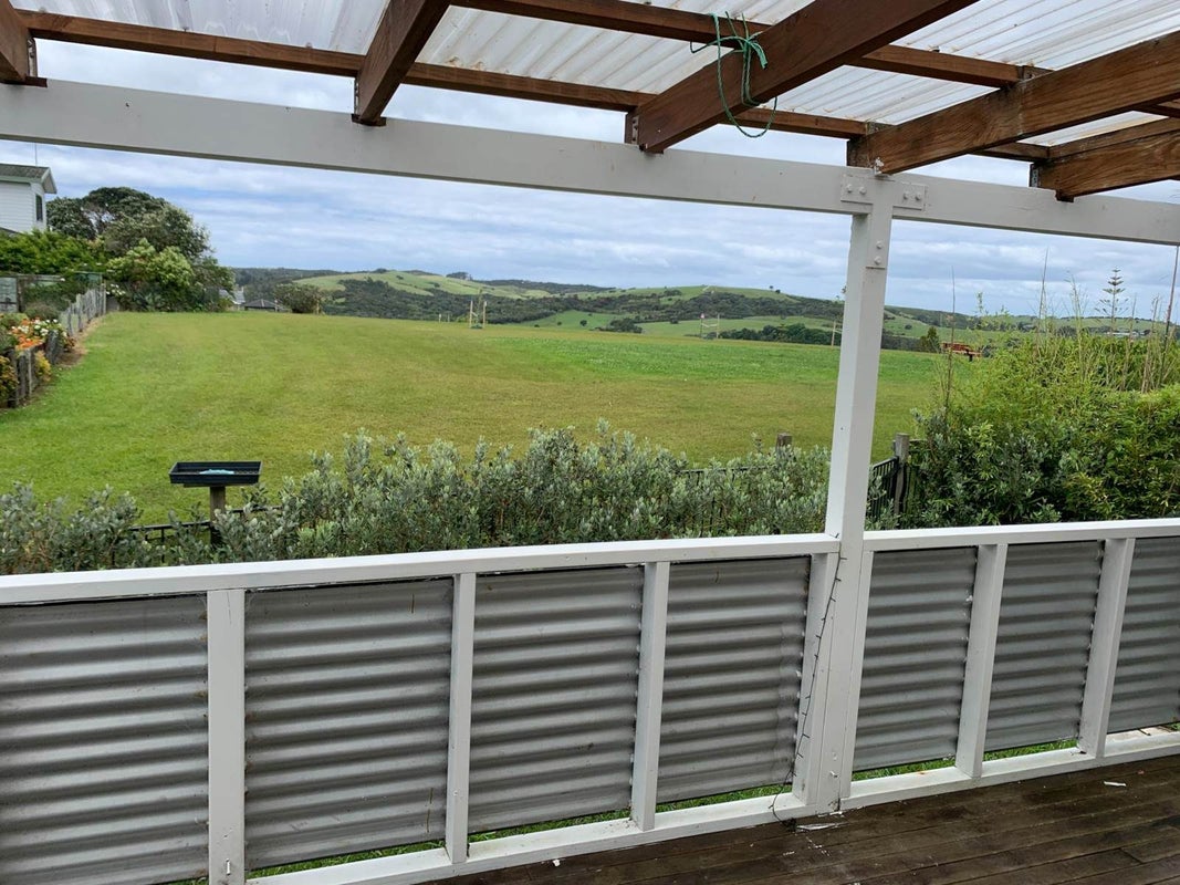8 Shakespear Road, Army Bay, Whangaparaoa - Carousel 1