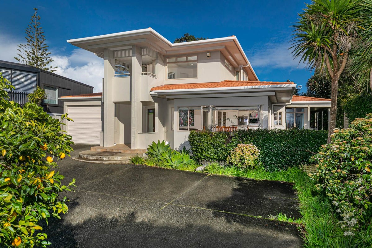 482 Beach Road, Murrays Bay, Auckland - Carousel 2
