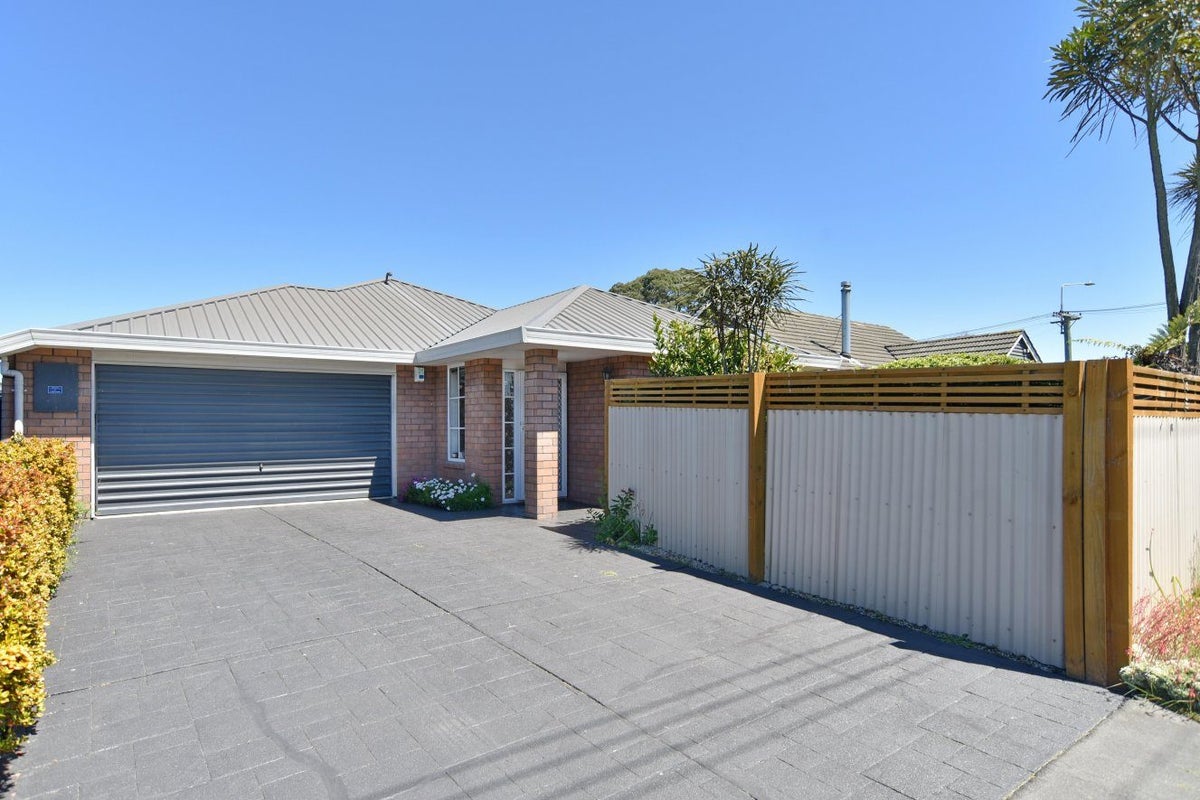 125 Sawyers Arms Road, Northcote, Christchurch - Carousel 1