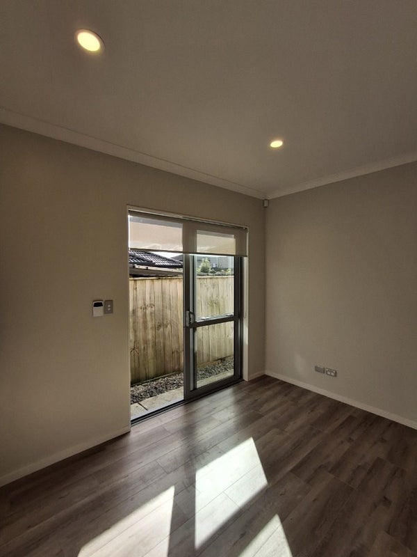18 Hangahai Road, Flat Bush, Auckland - Carousel 2