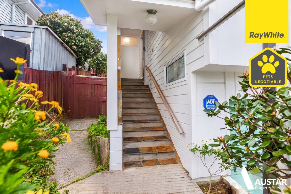71 Mount Royal Avenue, Mount Albert, Auckland - Carousel 1