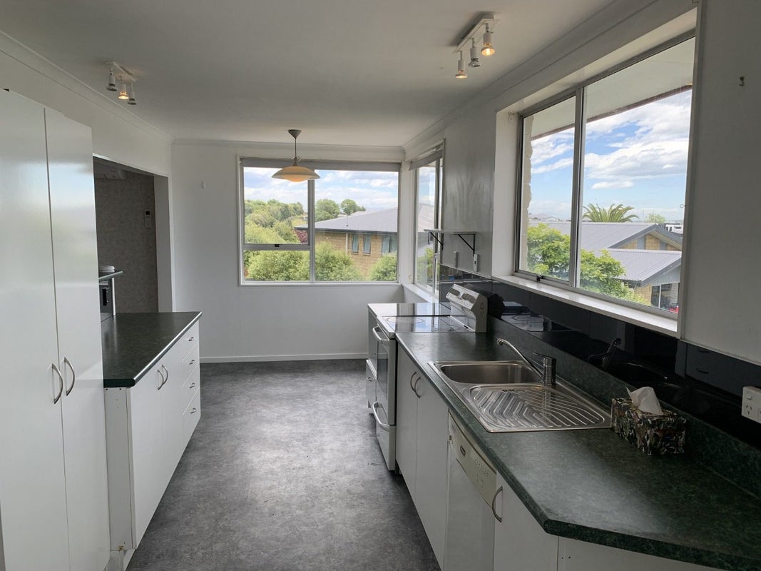 8 Godley Place, Oceanview, Timaru - Carousel 2