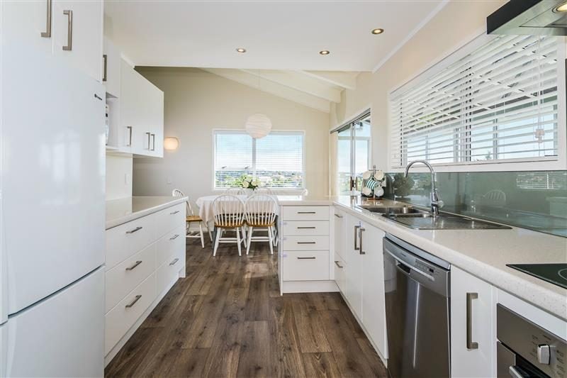 2/570 Beach Road, Rothesay Bay, Auckland - Carousel 2
