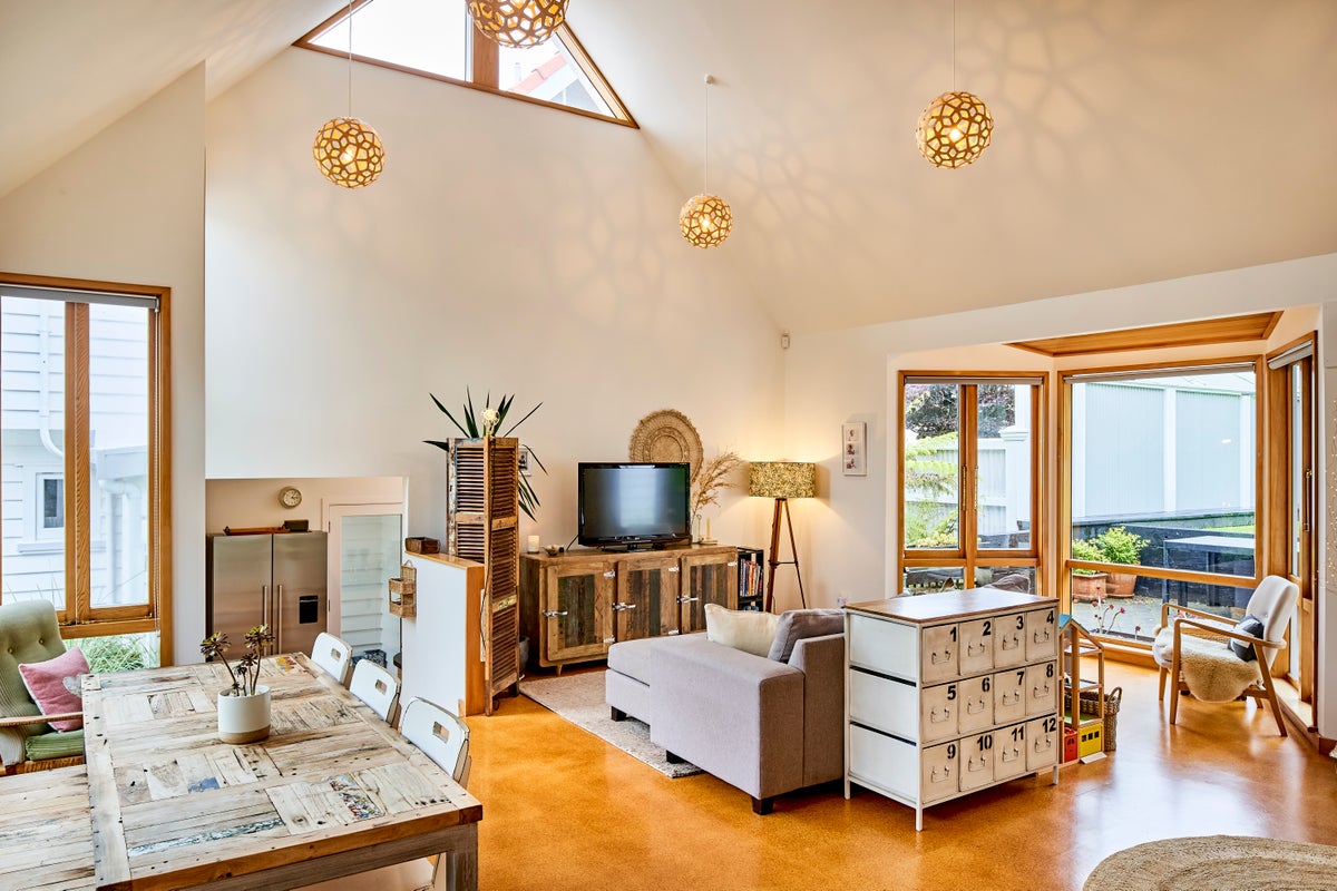 17 Plymouth Street, Karori, Wellington - Carousel 2