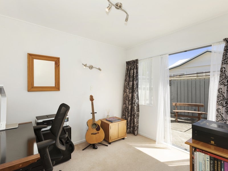 1/94 Pretoria Street, Hutt Central, Lower Hutt - Carousel 17