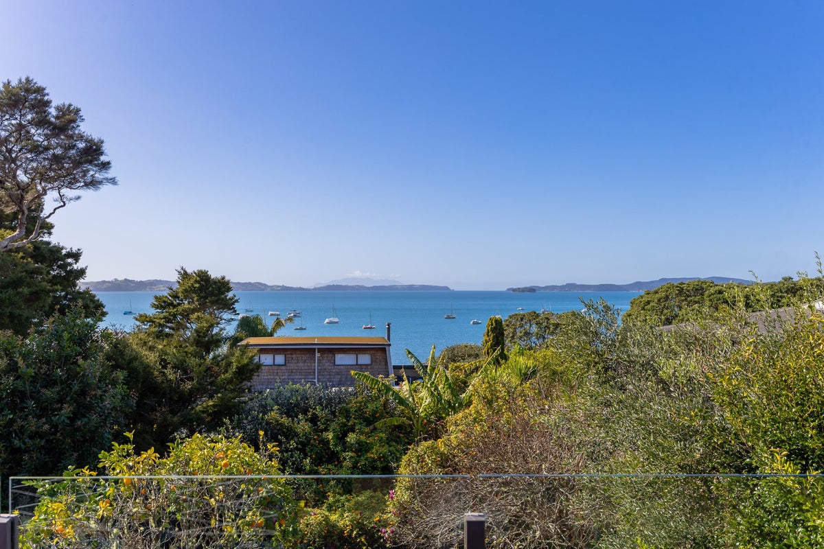 27 Willjames Avenue, Algies Bay, Warkworth - Carousel 1