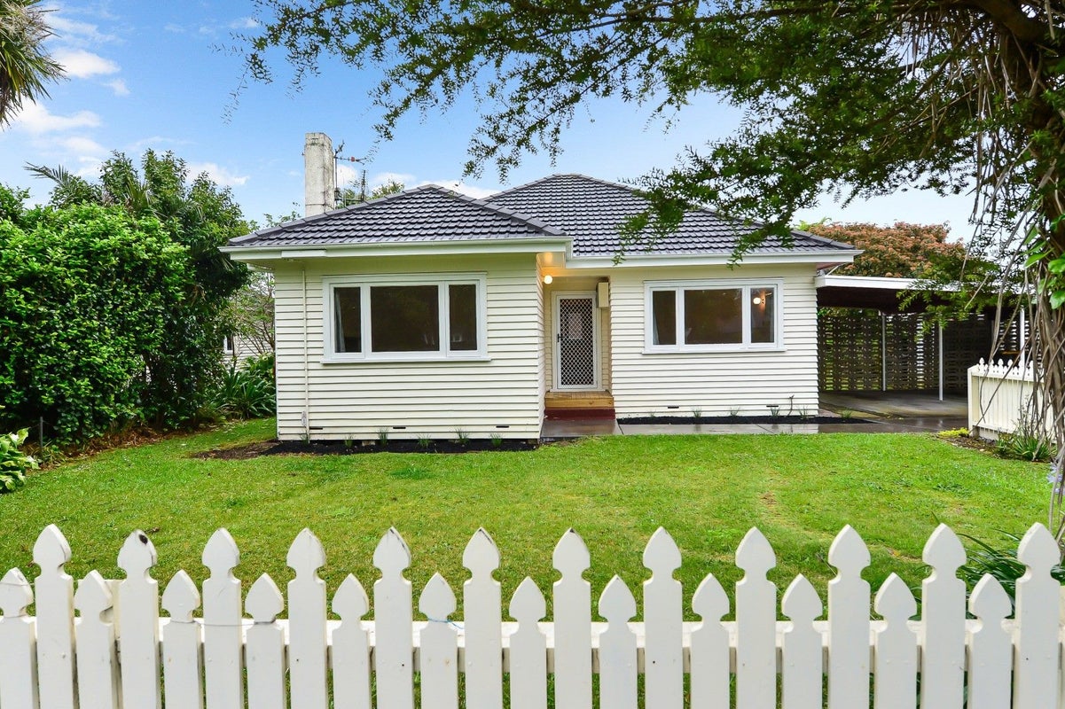 24 Flynn Road, Hillcrest, Hamilton - Carousel 2