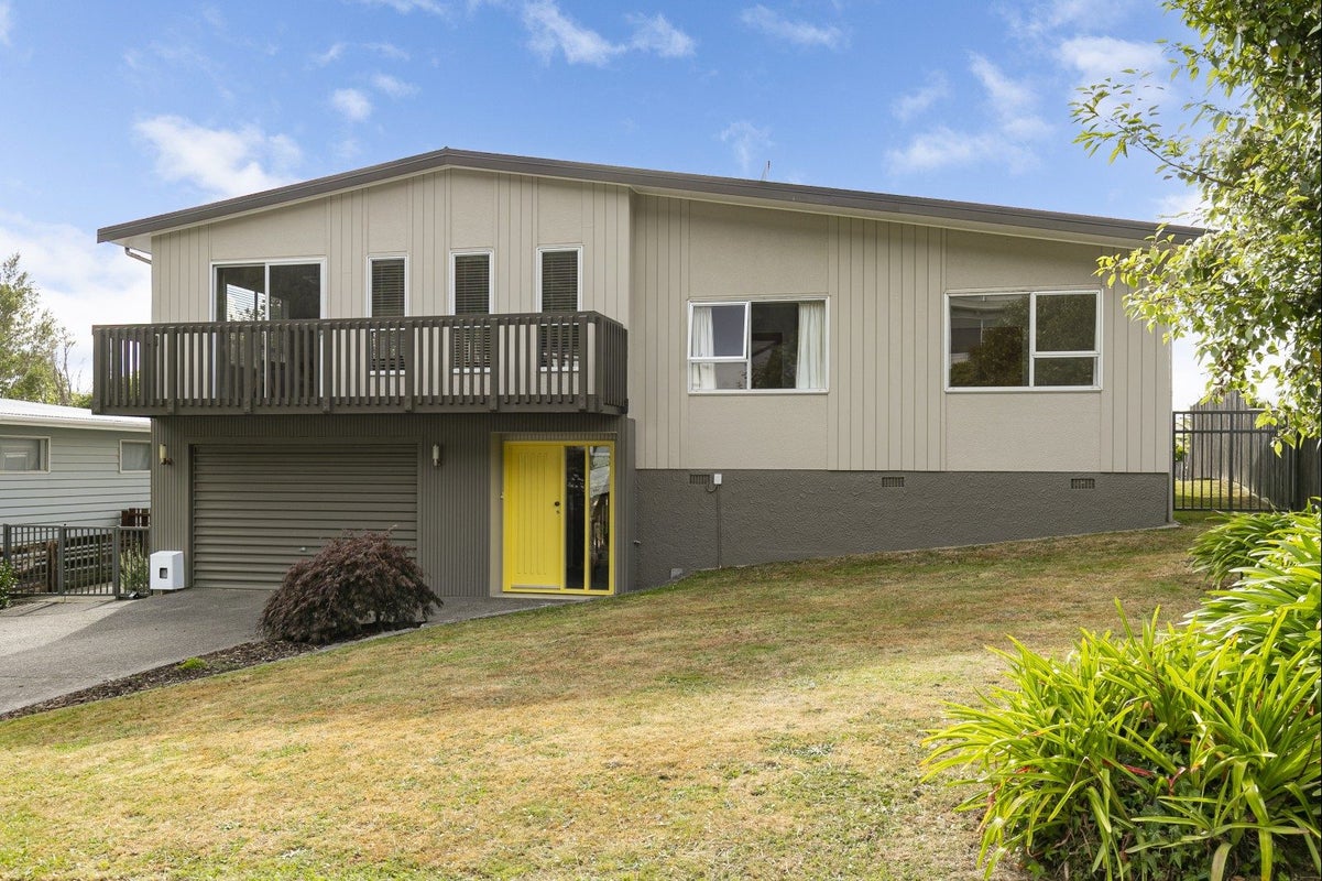 17 Westhaven Drive, Tawa, Wellington - Carousel 2