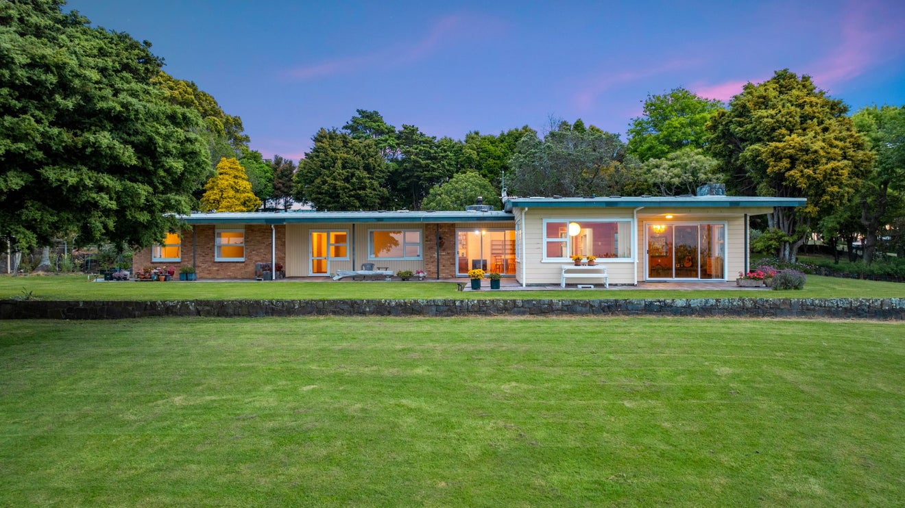 190 Redoubt Road, Flat Bush, Auckland - Carousel 1