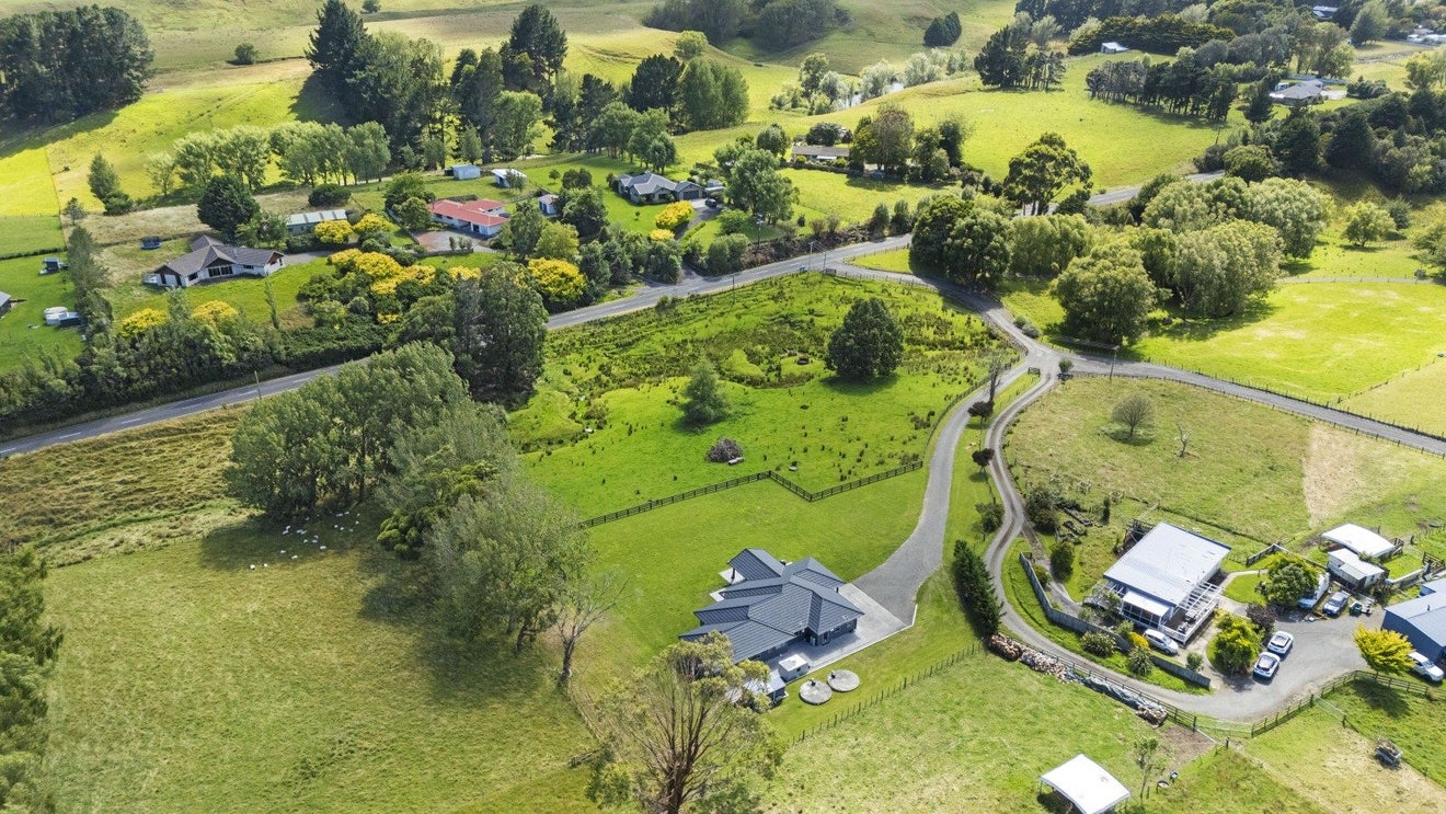 872A Reid Line EAST, BUNNYTHORPE, PALMERSTON NORTH - Carousel 47