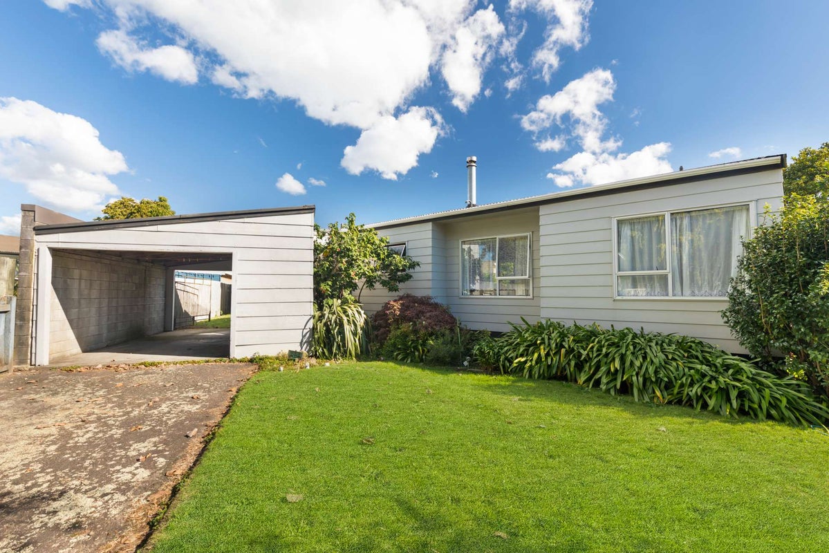 7 Cedar Place, Owhata, Rotorua - Carousel 1