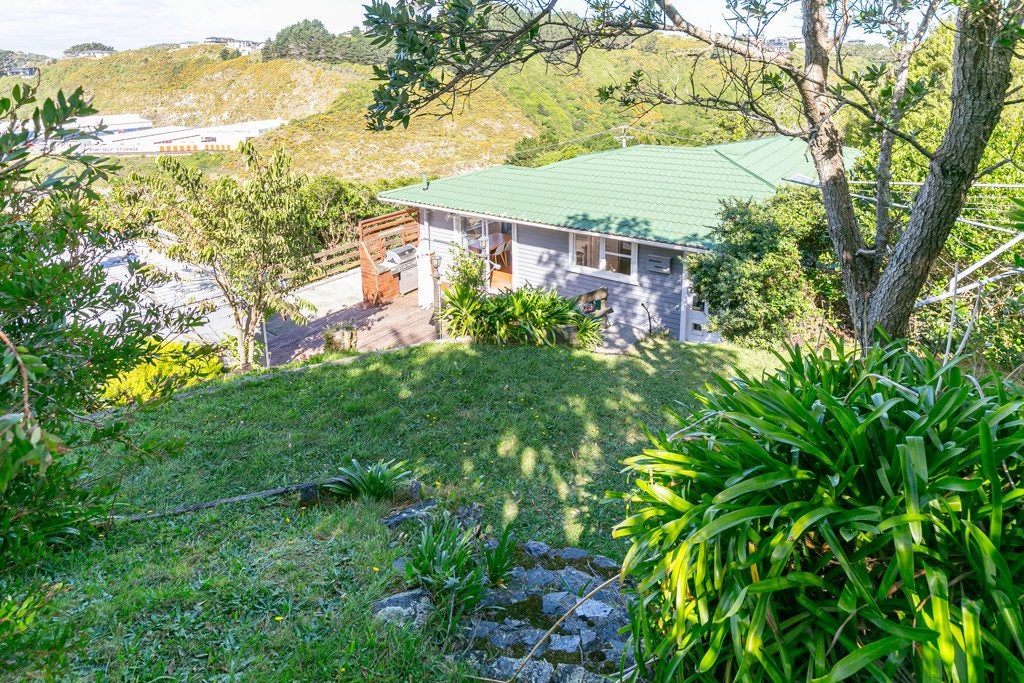 5 Dominion Park Street, Johnsonville, Wellington - Carousel 20