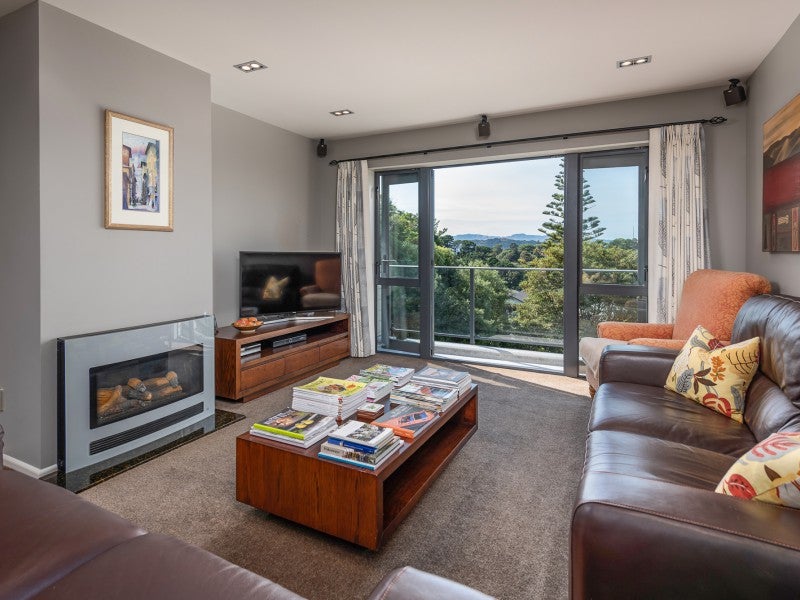 11 Bank Road, Northland, Wellington - Carousel 2