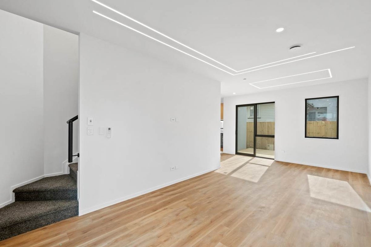 31 McLeod Road, Weymouth, Auckland - Carousel 2