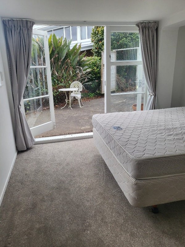 16 Royal View Road, Te Atatu South, Auckland - Carousel 1