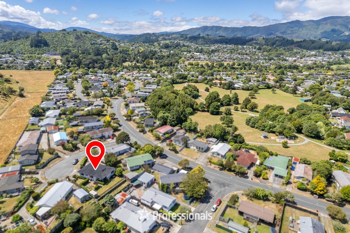 3 Utah Grove, Totara Park, Upper Hutt - Carousel 30