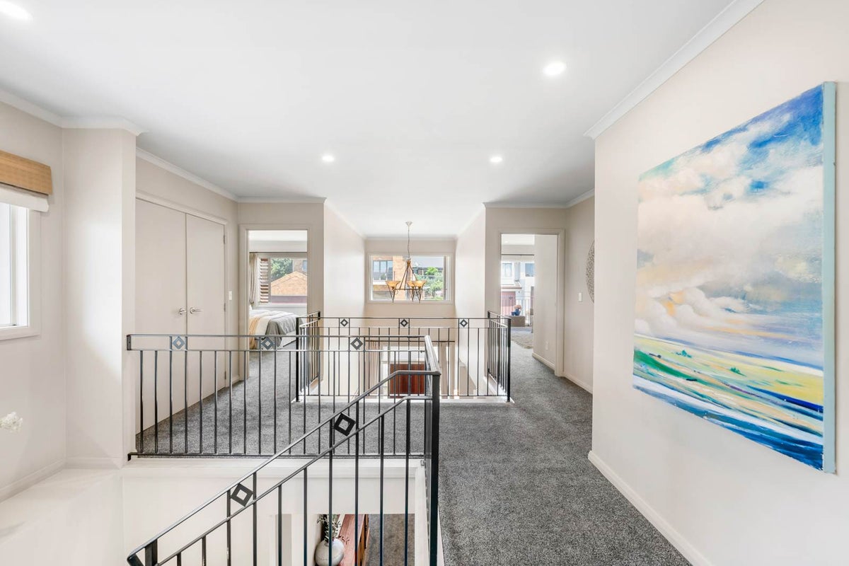 6 Kingsgate Place, Dannemora, Auckland - Carousel 2