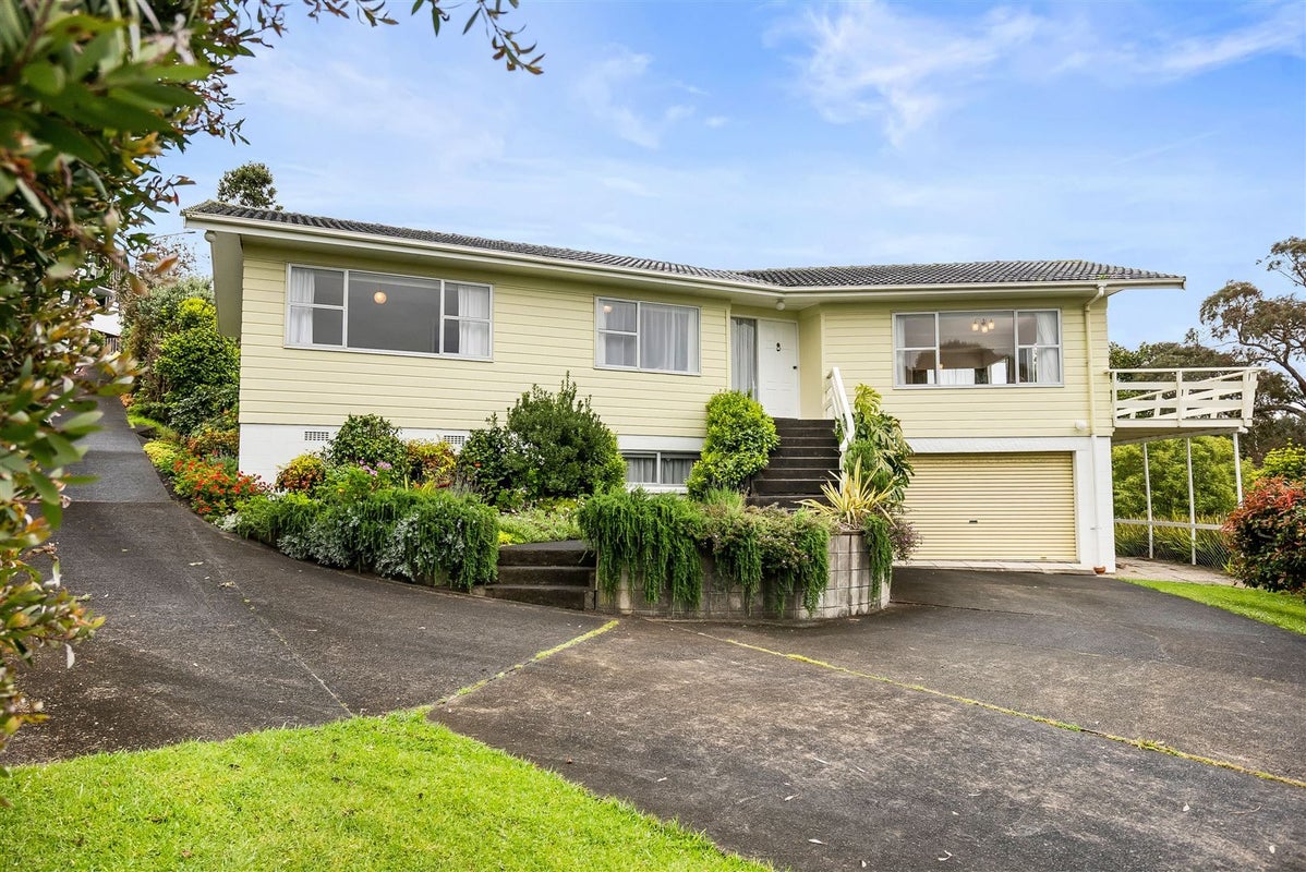 20 Chivalry Road, Glenfield, Auckland - Carousel 1