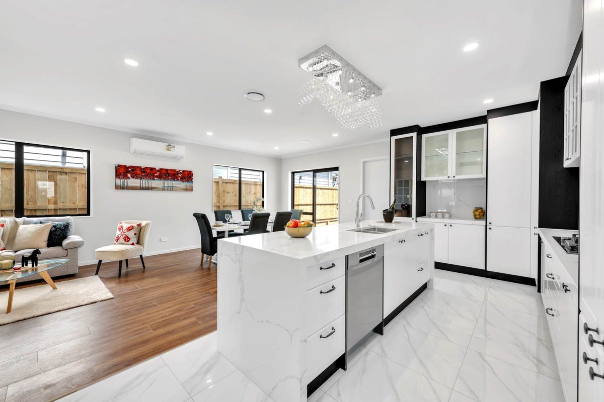 14 Dungloe Avenue, Flat Bush, Auckland - Carousel 2