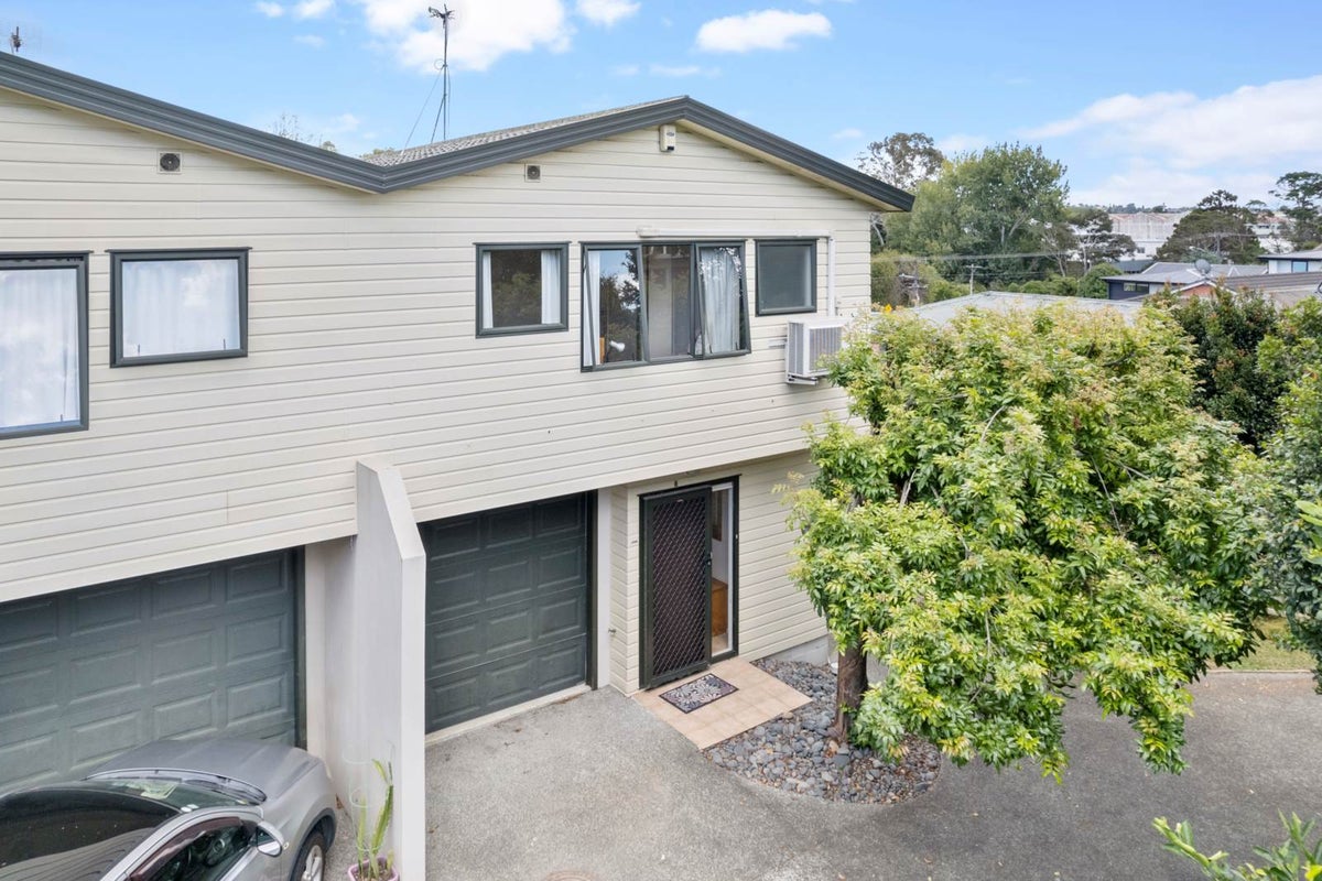 8 Awaroa Road, Sunnyvale, Auckland - Carousel 1