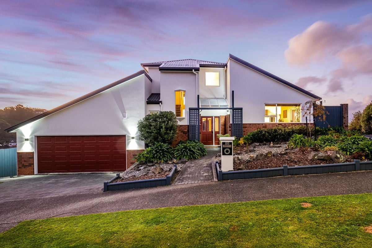 20 Sailmaker Close, Whitby, Porirua - Carousel 1