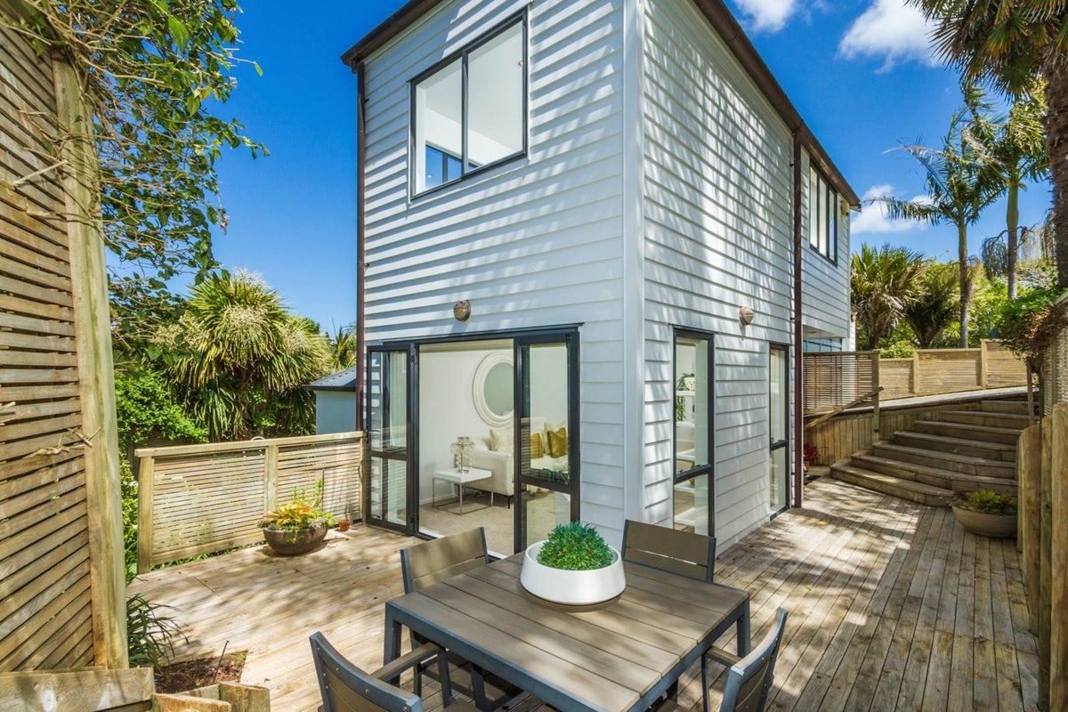 52A Peter Terrace, Castor Bay, Auckland - Carousel 67