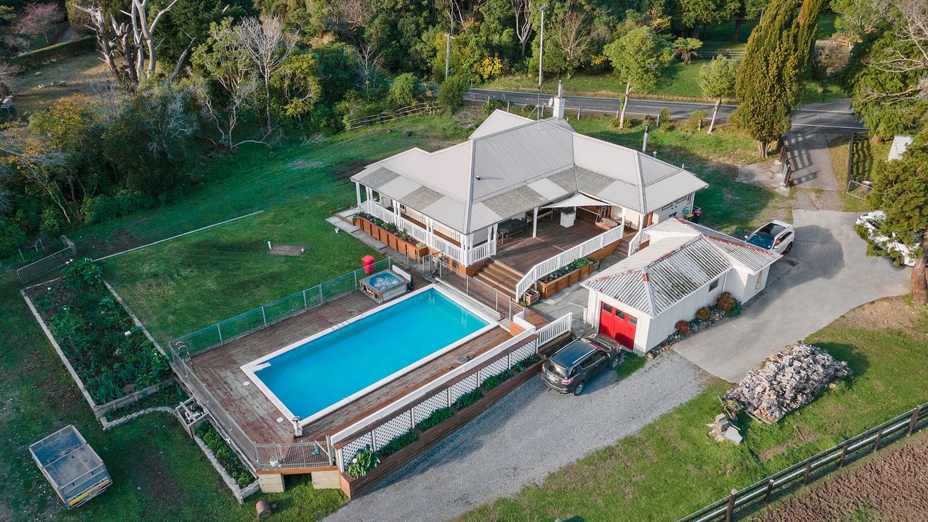 1090 Coast Road, Wainuiomata Coast, Wainuiomata - Carousel 1