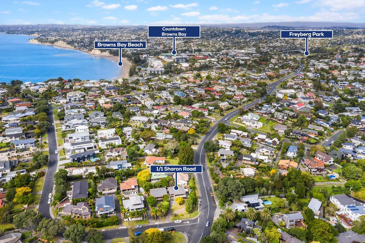 2/1 Sharon Road, Waiake, Auckland - Carousel 8