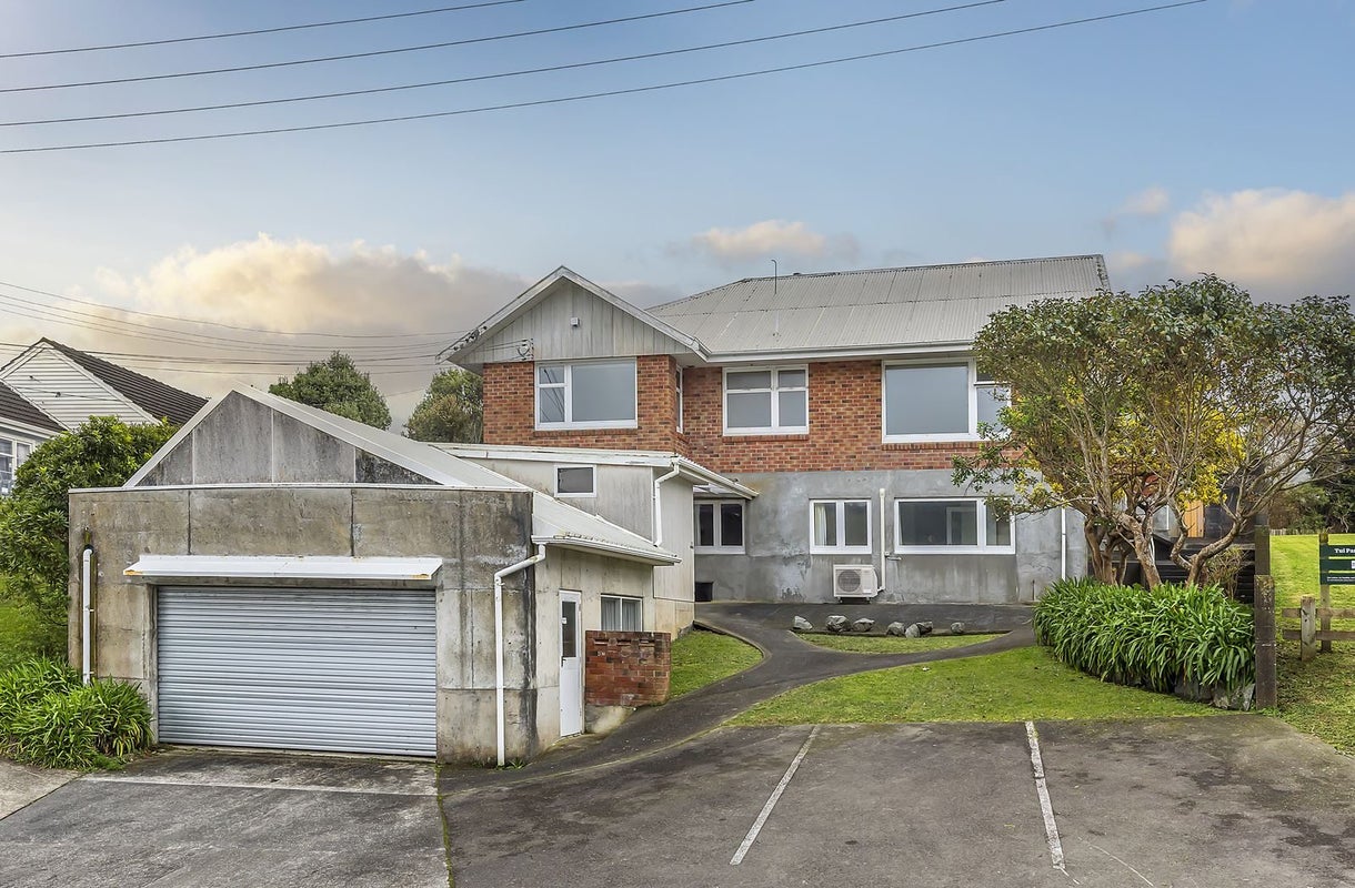 5 Coates Street, Tawa, Wellington - Carousel 1
